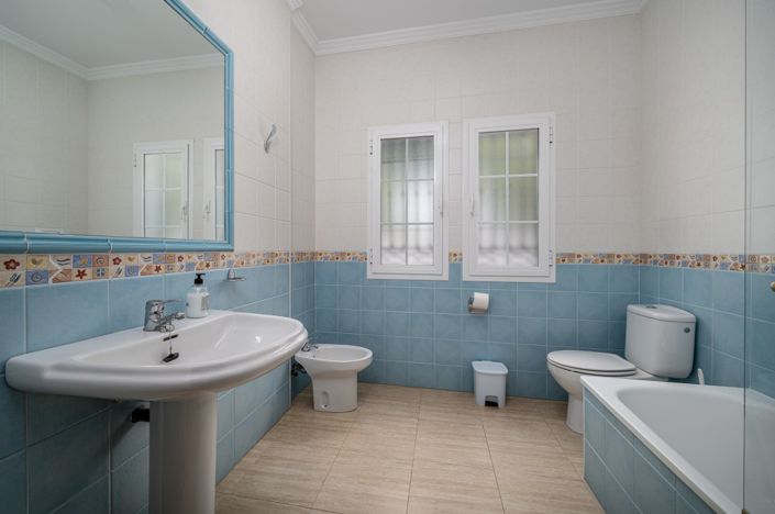 Image No.25-4 Bed Villa for sale