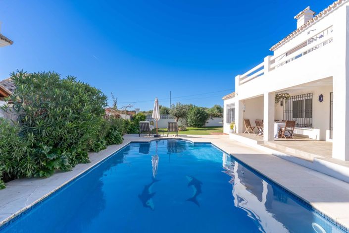 Image No.1-4 Bed Villa for sale