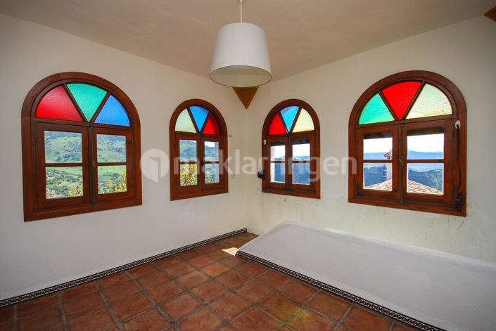 Image No.13-18 Bed Villa for sale