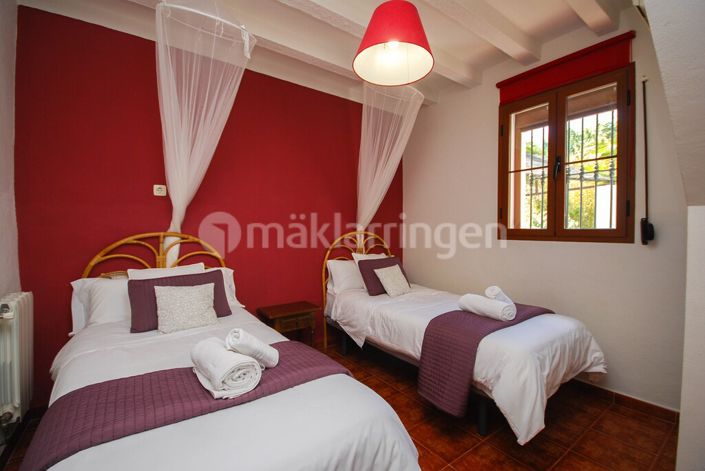 Image No.14-18 Bed Villa for sale