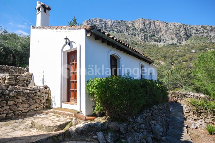 Image No.22-18 Bed Villa for sale