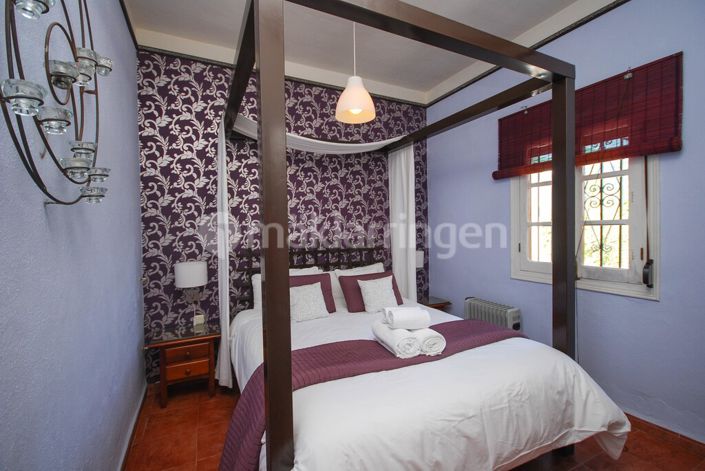 Image No.25-18 Bed Villa for sale