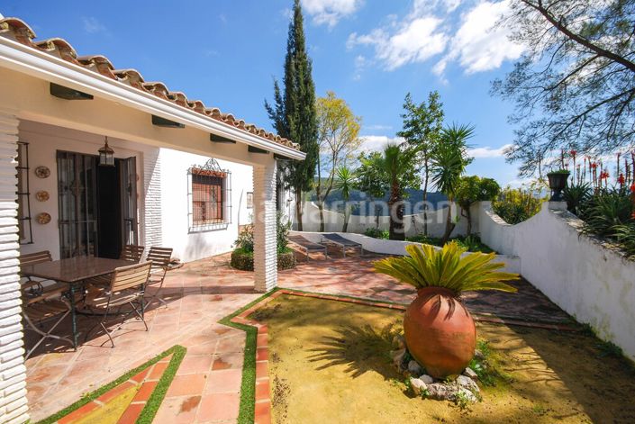 Image No.32-18 Bed Villa for sale