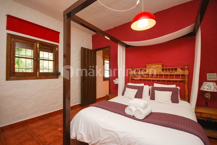 Image No.35-18 Bed Villa for sale