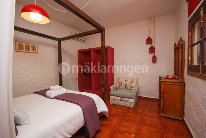 Image No.36-18 Bed Villa for sale