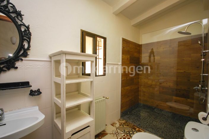 Image No.38-18 Bed Villa for sale