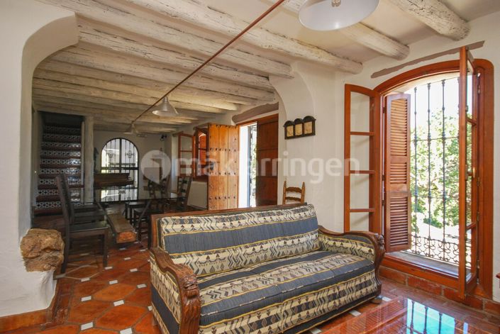 Image No.4-18 Bed Villa for sale