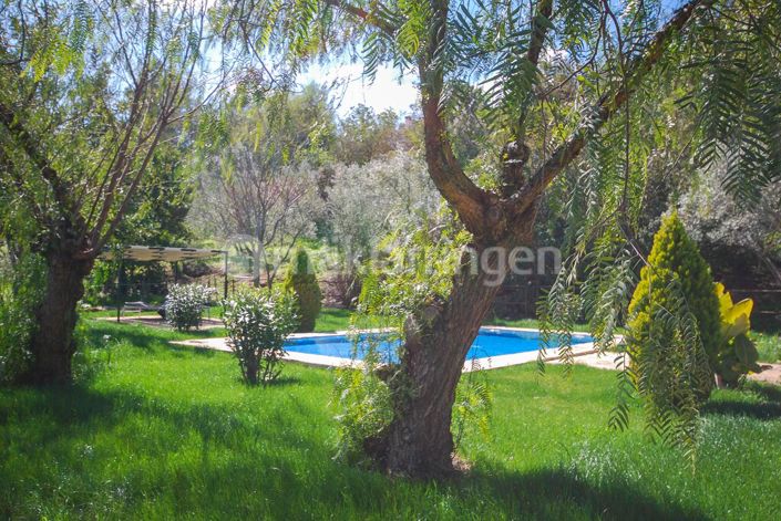 Image No.40-18 Bed Villa for sale