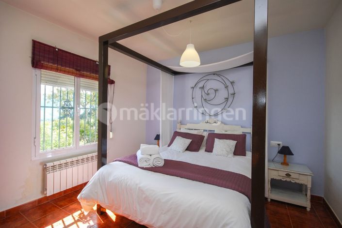 Image No.46-18 Bed Villa for sale
