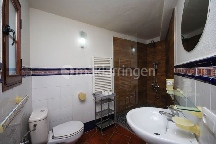 Image No.47-18 Bed Villa for sale
