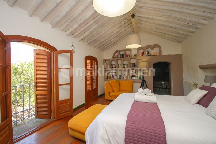 Image No.8-18 Bed Villa for sale