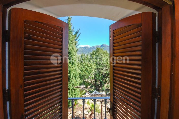 Image No.9-18 Bed Villa for sale