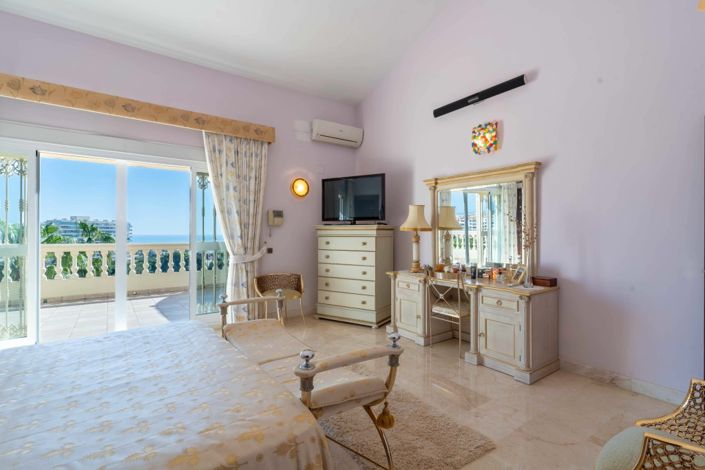 Image No.11-7 Bed Villa for sale