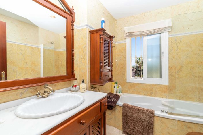 Image No.12-7 Bed Villa for sale