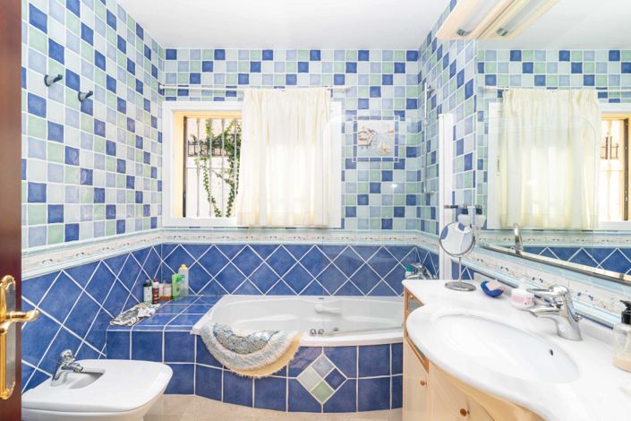 Image No.22-7 Bed Villa for sale