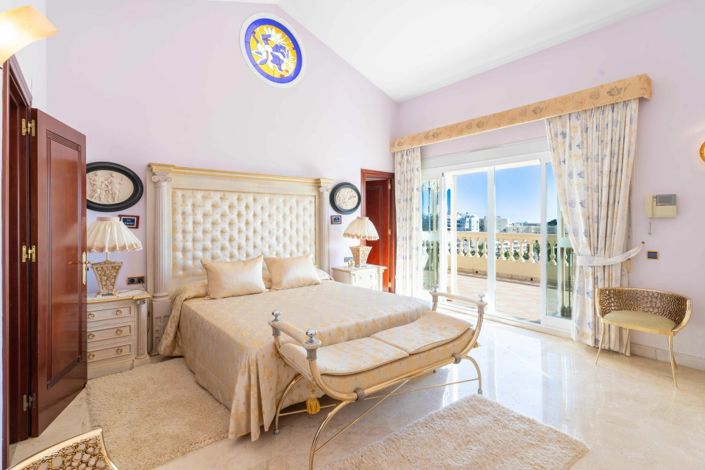 Image No.4-7 Bed Villa for sale