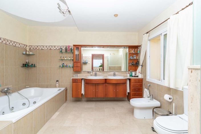 Image No.6-7 Bed Villa for sale