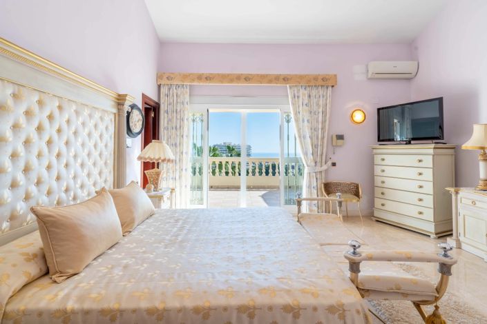 Image No.8-7 Bed Villa for sale