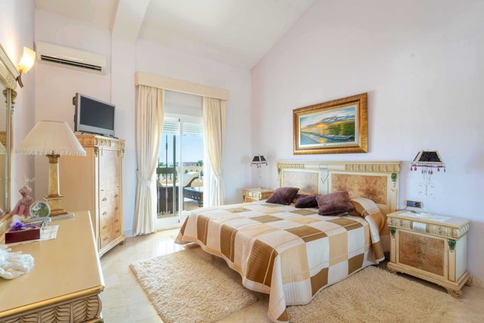 Image No.9-7 Bed Villa for sale