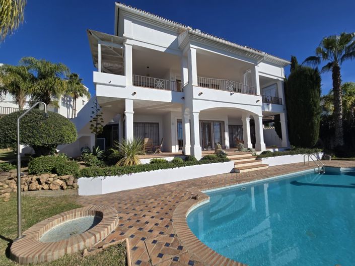 Image No.1-4 Bed Villa for sale