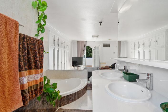 Image No.15-4 Bed Villa for sale