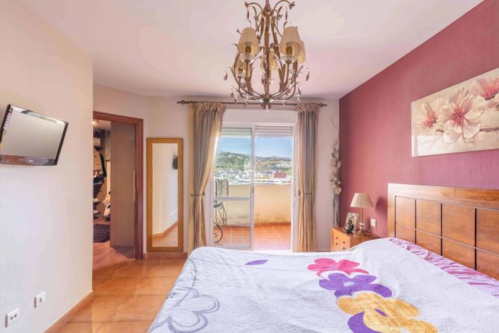 Image No.19-4 Bed Apartment for sale