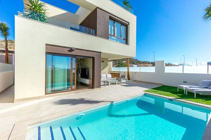 Image No.1-3 Bed Villa for sale