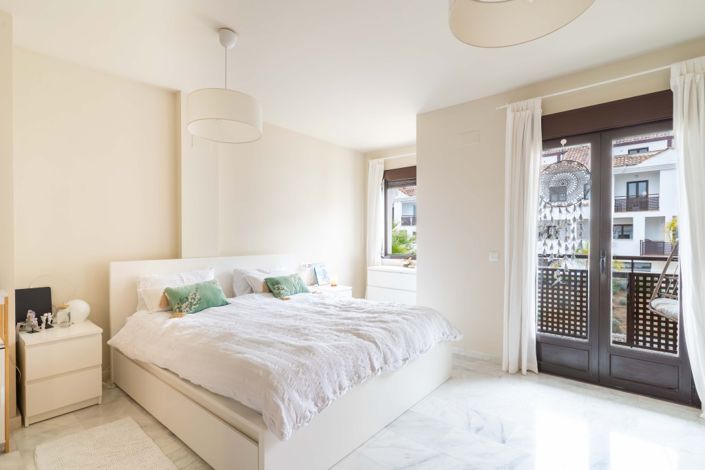 Image No.1-3 Bed Property for sale