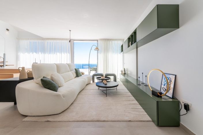 Image No.14-3 Bed Property for sale