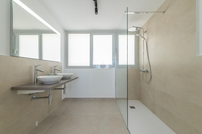 Image No.23-3 Bed Property for sale