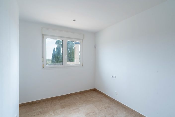 Image No.8-2 Bed Property for sale