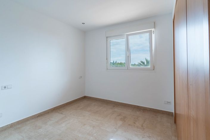 Image No.9-2 Bed Property for sale