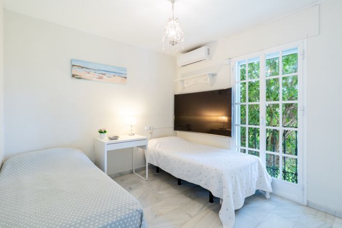 Image No.14-3 Bed Townhouse for sale