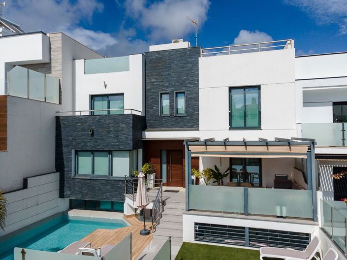 Image No.2-4 Bed Villa for sale