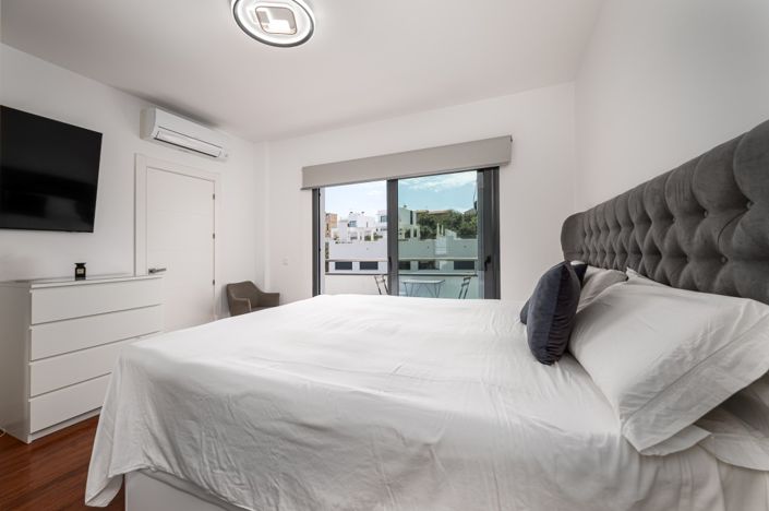 Image No.9-4 Bed Villa for sale