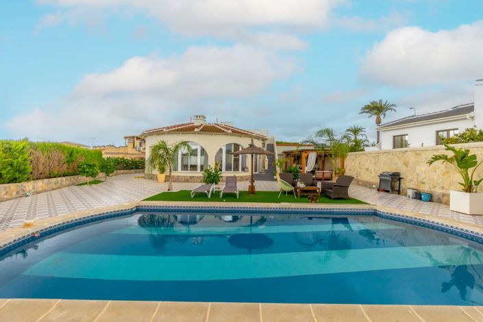Image No.1-4 Bed Villa for sale