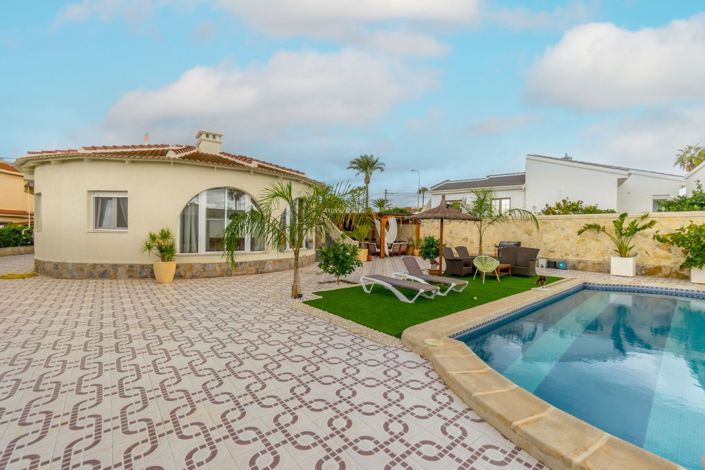 Image No.2-4 Bed Villa for sale