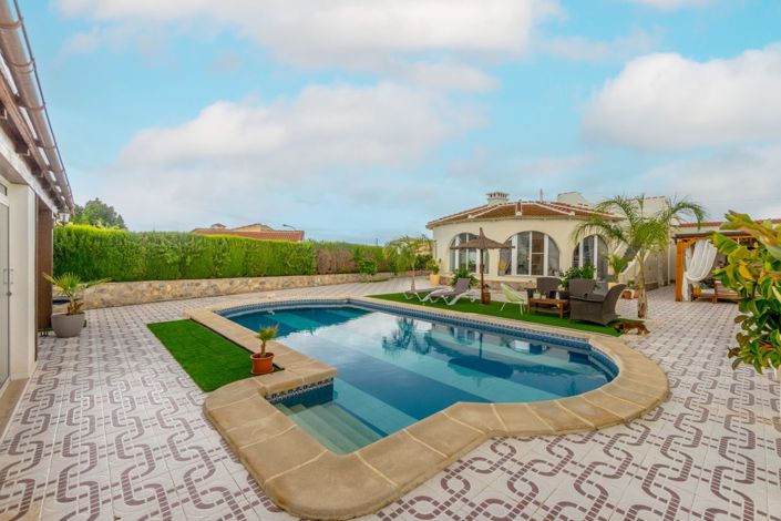 Image No.3-4 Bed Villa for sale