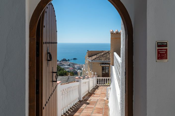Image No.1-3 Bed Villa for sale