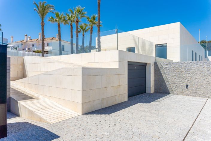 Image No.9-4 Bed Villa for sale