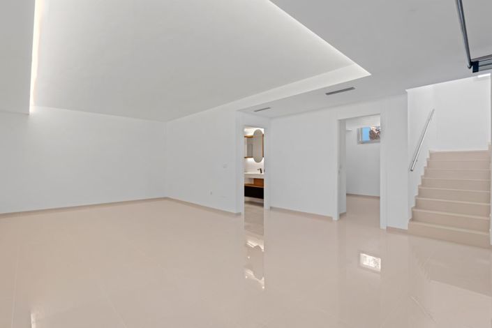 Image No.14-4 Bed Villa for sale