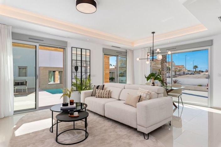 Image No.2-4 Bed Villa for sale