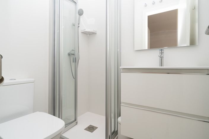 Image No.12-2 Bed Property for sale