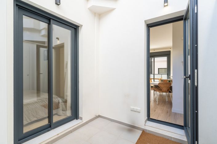 Image No.14-2 Bed Property for sale