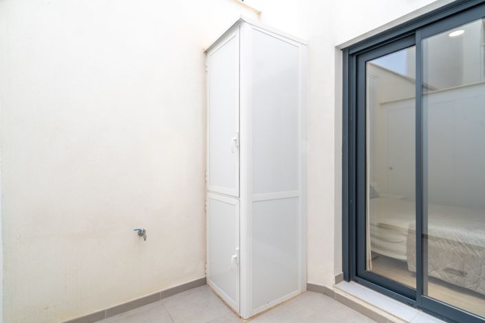 Image No.15-2 Bed Property for sale