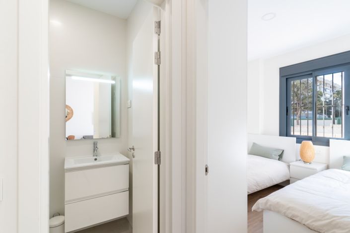 Image No.7-2 Bed Property for sale