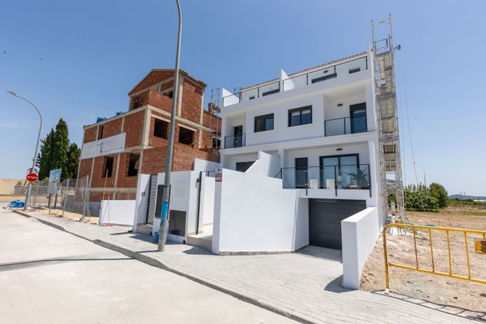 Image No.1-4 Bed Townhouse for sale