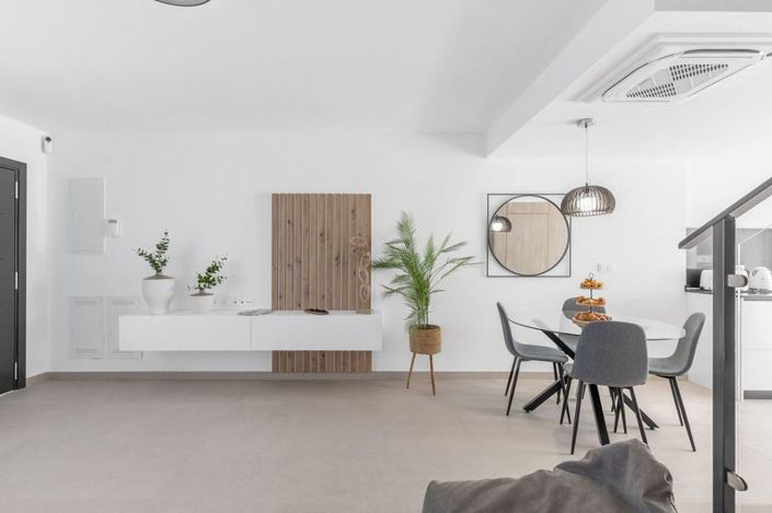 Image No.14-4 Bed Townhouse for sale