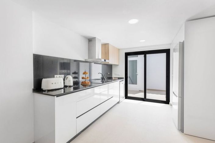 Image No.16-4 Bed Townhouse for sale