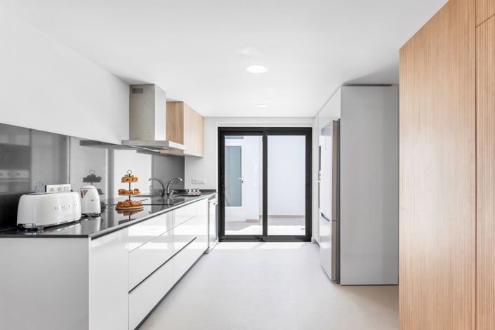 Image No.18-4 Bed Townhouse for sale